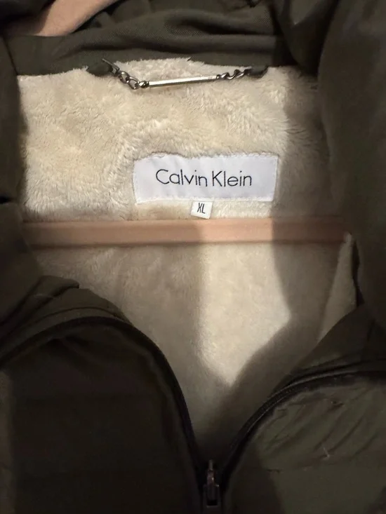 Calvin Klein Olive Green Quilted Jacket with Cream Faux-Fur Lining - Picture 3 of 3